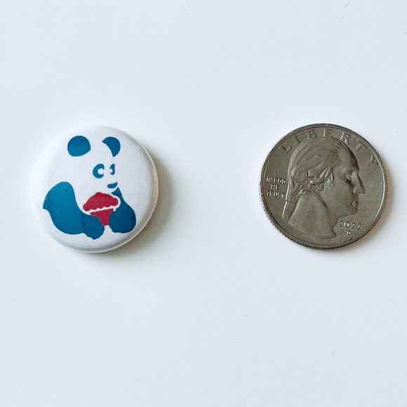 📍 5/$20 Johnny Cupcakes "Panda Holding Cupcake” Pin Button - Picture 1 of 2